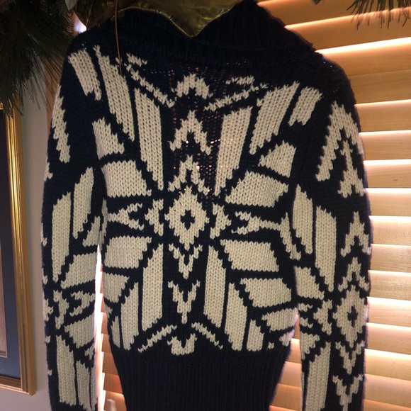 American Eagle Sweater - Picture 1 of 3